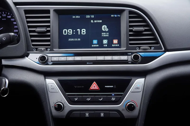 Hyundai Elantra Lingdong 2016 1.6L Inteligente automático De élite interior foto 15 Hyundai Elantra Lingdong 2016 1.6L Inteligente automático De élite interior foto 15