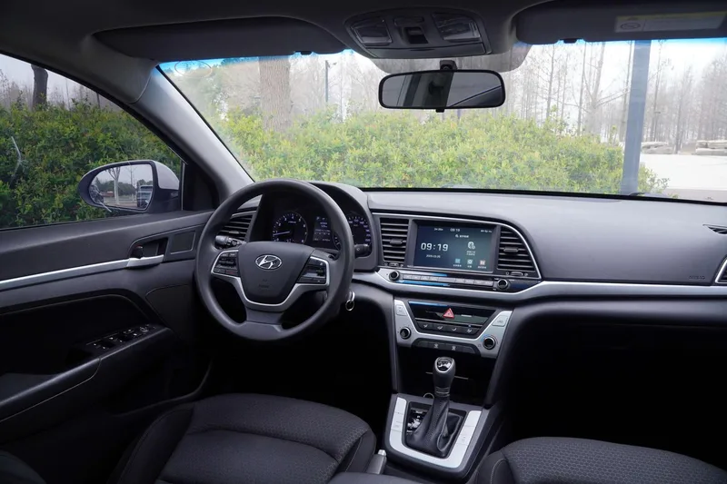 Hyundai Elantra Lingdong 2016 1.6L Inteligente automático De élite interior foto 17 Hyundai Elantra Lingdong 2016 1.6L Inteligente automático De élite interior foto 17