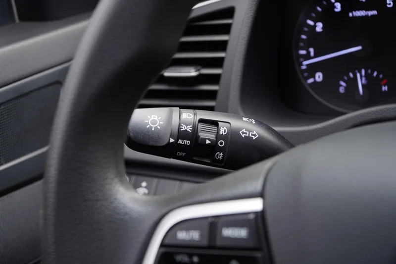 Hyundai Elantra Lingdong 2016 1.6L Inteligente automático De élite interior foto 18 Hyundai Elantra Lingdong 2016 1.6L Inteligente automático De élite interior foto 18