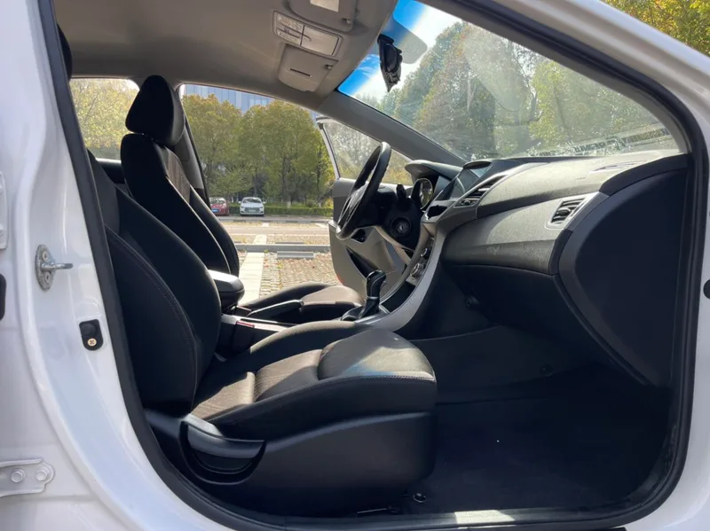 Hyundai Elantra Langdong 2016 1.6L Tipo inteligente automático interior foto 11