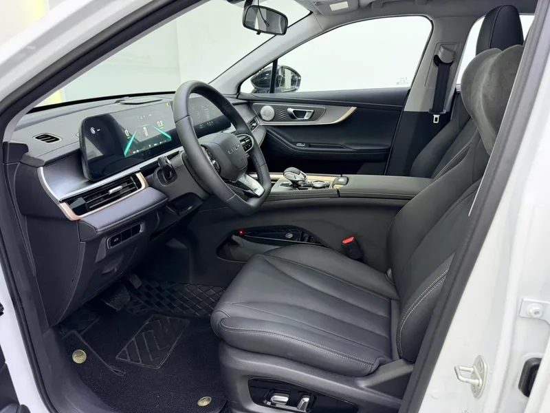 Chery Tiggo 5x 2025 Versión de alta energía 1.5T CVT De lujo interior foto 7 Chery Tiggo 5x 2025 Versión de alta energía 1.5T CVT De lujo interior foto 7
