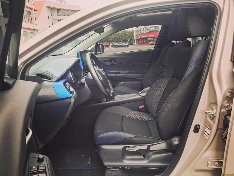 Toyota C-HR 2021 2.0L Comfort Edition interior photo 8 Toyota C-HR 2021 2.0L Comfort Edition interior photo 8