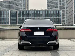 BMW 5 Series 2024 525Li M Sports suit exterior photo 6
