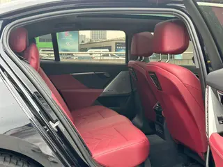 BMW 5 Series 2024 525Li M Sports suit interior photo 17