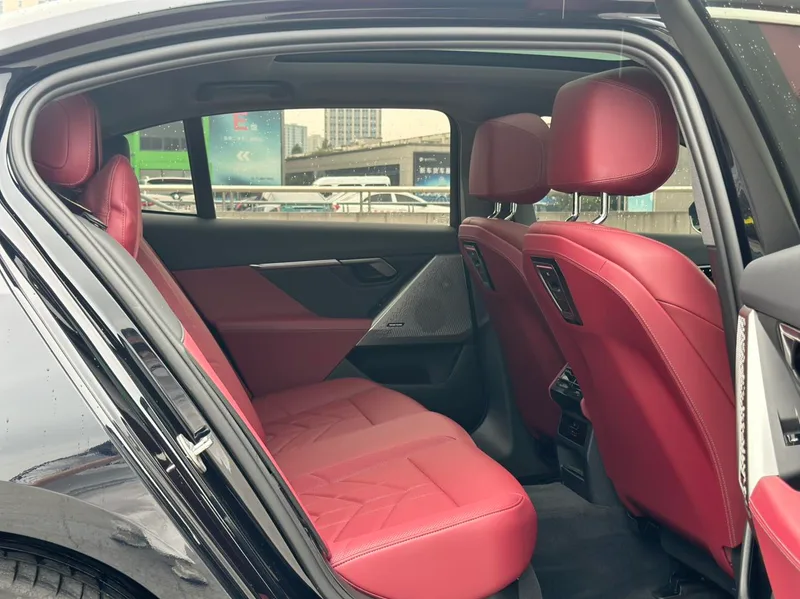BMW 5 Series 2024 525Li M Sports suit interior photo 17