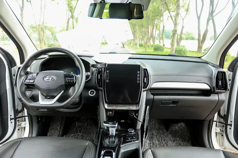 Hyundai ix35 2021 240T GDi DCT Ведущая версия с двумя приводами GLS интерьер фото 7 Hyundai ix35 2021 240T GDi DCT Ведущая версия с двумя приводами GLS интерьер фото 7