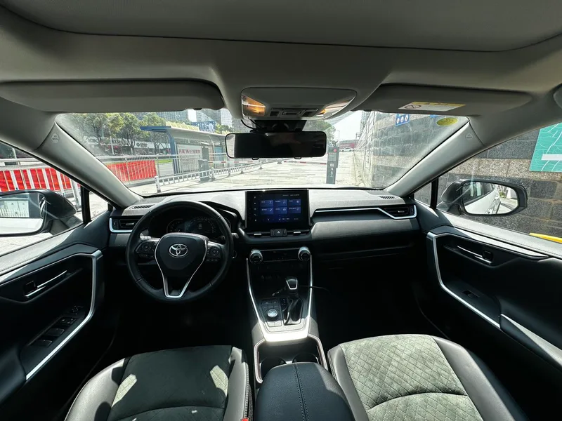Toyota RAV4 2022 2.0L CVT Four-wheel drive Premium Edition interior photo 6 Toyota RAV4 2022 2.0L CVT Four-wheel drive Premium Edition interior photo 6