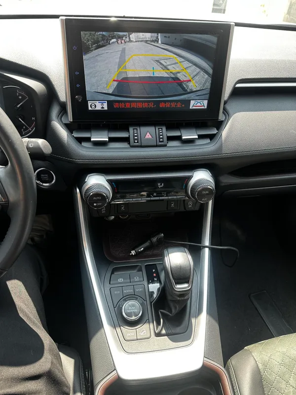 Toyota RAV4 2022 2.0L CVT Four-wheel drive Premium Edition interior photo 10 Toyota RAV4 2022 2.0L CVT Four-wheel drive Premium Edition interior photo 10