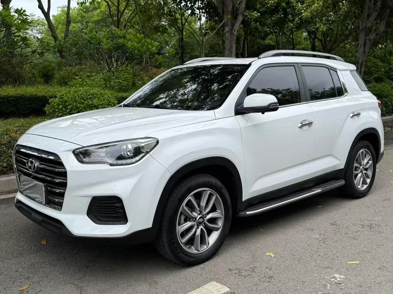 Hyundai ix35 2020 2.0L Automatic two-wheel drive Zhiyong Enjoyment Edition exterior photo 1 Hyundai ix35 2020 2.0L Automatic two-wheel drive Zhiyong Enjoyment Edition exterior photo 1