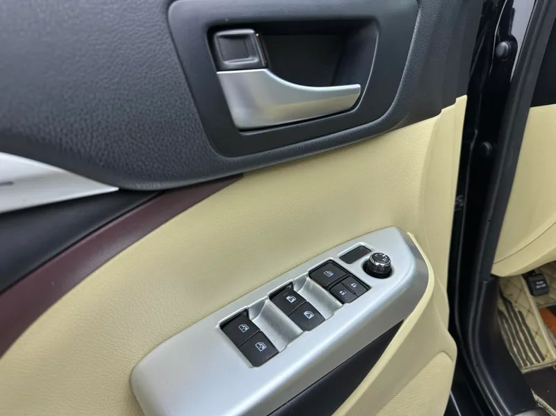 Toyota Highlander 2017 2.0T Versión Elite de tracción a dos ruedas 5 Asiento exterior foto 9 Toyota Highlander 2017 2.0T Versión Elite de tracción a dos ruedas 5 Asiento exterior foto 9