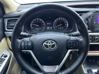 Toyota Highlander 2017 2.0T Versión Elite de tracción a dos ruedas 5 Asiento interior foto 12 Toyota Highlander 2017 2.0T Versión Elite de tracción a dos ruedas 5 Asiento interior foto 12