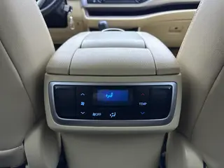 Toyota Highlander 2017 2.0T Versión Elite de tracción a dos ruedas 5 Asiento interior foto 16 Toyota Highlander 2017 2.0T Versión Elite de tracción a dos ruedas 5 Asiento interior foto 16
