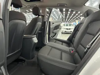 Hyundai Elantra Lingdong 2016 1.6L Inteligente automático Modelo insignia interior foto 8 Hyundai Elantra Lingdong 2016 1.6L Inteligente automático Modelo insignia interior foto 8