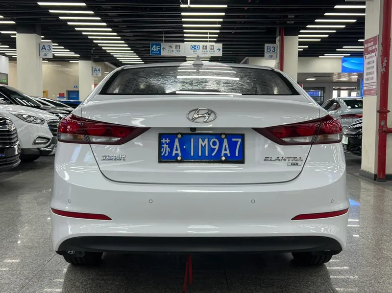 Hyundai Elantra Lingdong 2016 1.6L Inteligente automático Modelo insignia interior foto 11 Hyundai Elantra Lingdong 2016 1.6L Inteligente automático Modelo insignia interior foto 11