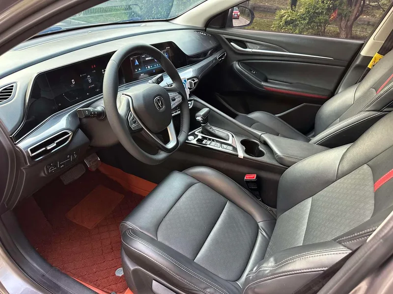 Changan Eado 2020 PLUS Ballena azul NE 1.4T GDI Tipo de lujo automático exterior foto 5 Changan Eado 2020 PLUS Ballena azul NE 1.4T GDI Tipo de lujo automático exterior foto 5
