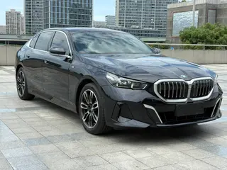BMW 5 Series 2024 530Li Leading Type M Sports suit exterior photo 4 BMW 5 Series 2024 530Li Leading Type M Sports suit exterior photo 4