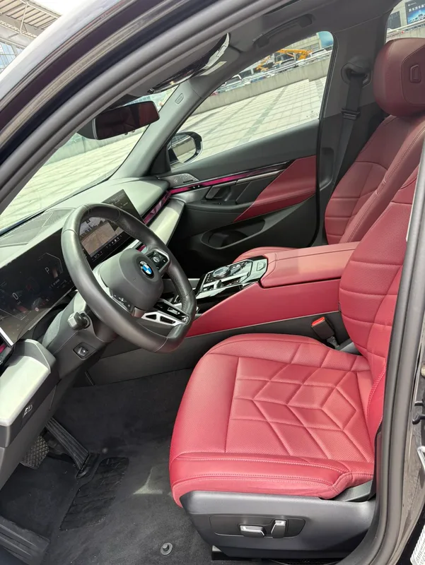 BMW 5 Series 2024 530Li Leading Type M Sports suit interior photo 13 BMW 5 Series 2024 530Li Leading Type M Sports suit interior photo 13