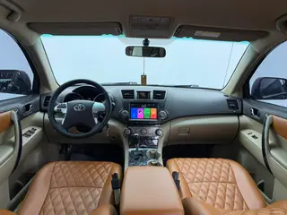 Toyota Highlander 2012 2.7L Два привода 7 Элитная версия интерьер фото 8 Toyota Highlander 2012 2.7L Два привода 7 Элитная версия интерьер фото 8