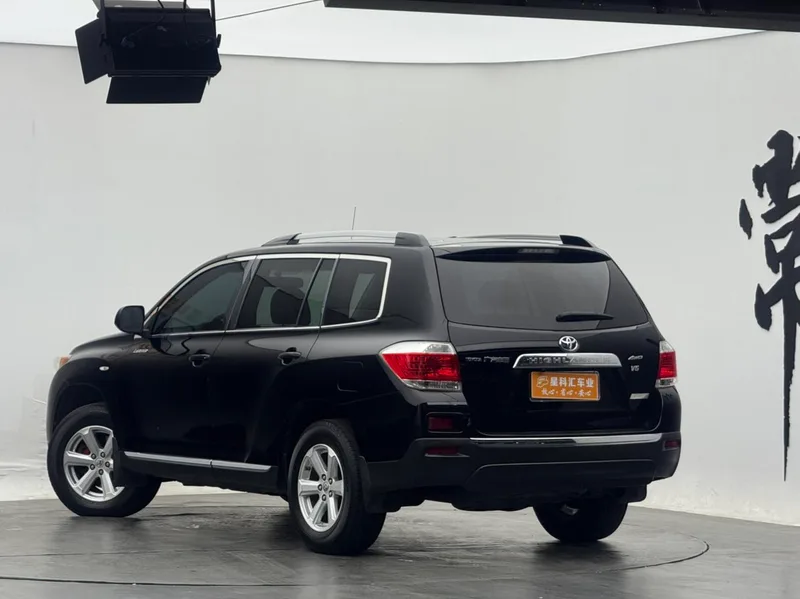 Toyota Highlander 2012 2.7L Два привода 7 Элитная версия интерьер фото 13 Toyota Highlander 2012 2.7L Два привода 7 Элитная версия интерьер фото 13