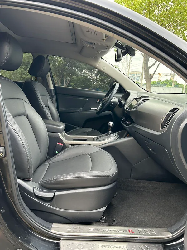 Kia Sportage 2015 2.0L Automatic two-drive version DLX interior photo 10 Kia Sportage 2015 2.0L Automatic two-drive version DLX interior photo 10