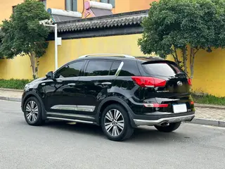 Kia Sportage 2015 2.0L Automatic two-drive version DLX interior photo 16 Kia Sportage 2015 2.0L Automatic two-drive version DLX interior photo 16