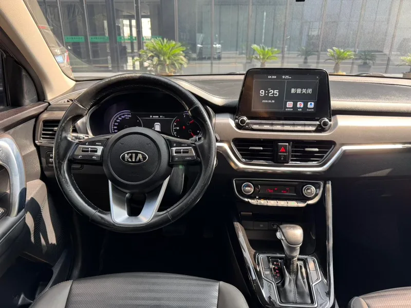 Kia Sportage 2019 2.0L Édition de luxe intelligente automatique intérieur photo 9 Kia Sportage 2019 2.0L Édition de luxe intelligente automatique intérieur photo 9