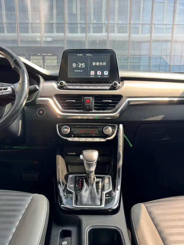 Kia Sportage 2019 2.0L Édition de luxe intelligente automatique intérieur photo 10 Kia Sportage 2019 2.0L Édition de luxe intelligente automatique intérieur photo 10