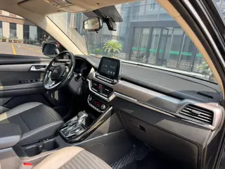 Kia Sportage 2019 2.0L Édition de luxe intelligente automatique intérieur photo 11 Kia Sportage 2019 2.0L Édition de luxe intelligente automatique intérieur photo 11