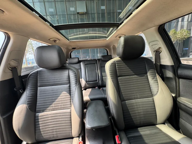 Kia Sportage 2019 2.0L Édition de luxe intelligente automatique intérieur photo 12 Kia Sportage 2019 2.0L Édition de luxe intelligente automatique intérieur photo 12
