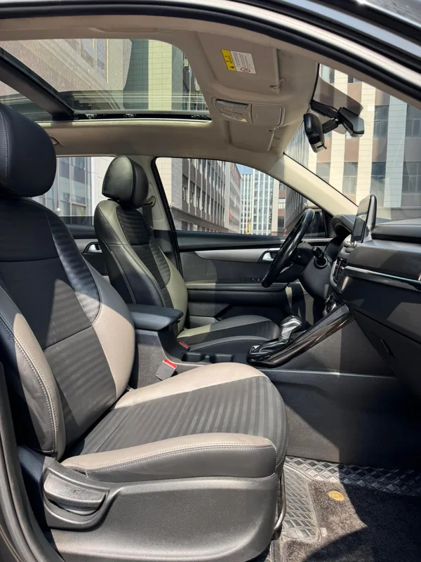 Kia Sportage 2019 2.0L Édition de luxe intelligente automatique intérieur photo 15 Kia Sportage 2019 2.0L Édition de luxe intelligente automatique intérieur photo 15