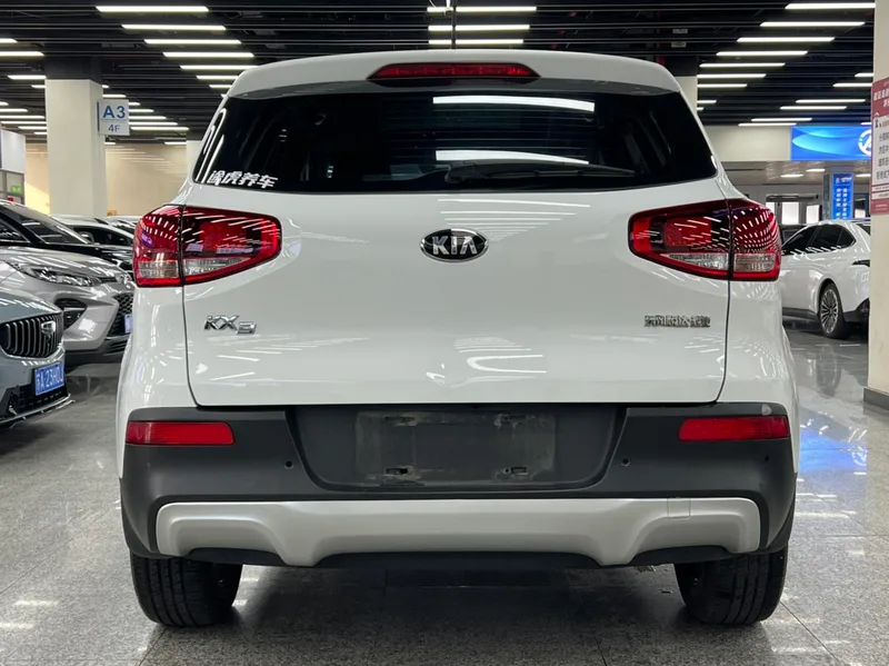 Kia Run 2015 1.6L Tracción automática a dos ruedas DLX interior foto 9 Kia Run 2015 1.6L Tracción automática a dos ruedas DLX interior foto 9
