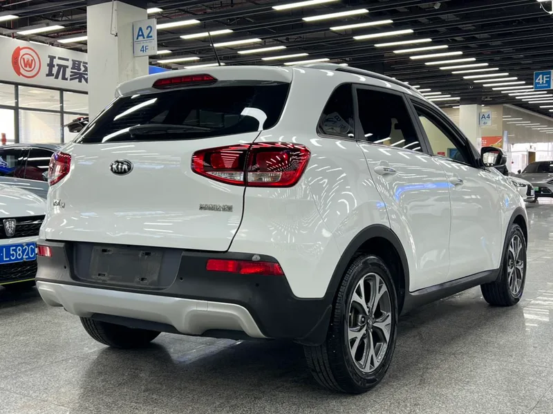 Kia Run 2015 1.6L Tracción automática a dos ruedas DLX interior foto 10 Kia Run 2015 1.6L Tracción automática a dos ruedas DLX interior foto 10