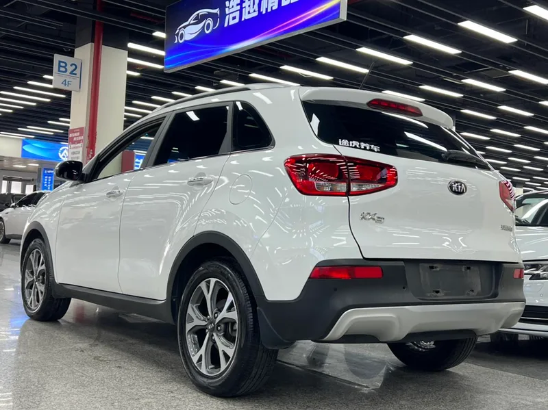 Kia Run 2015 1.6L Tracción automática a dos ruedas DLX interior foto 11 Kia Run 2015 1.6L Tracción automática a dos ruedas DLX interior foto 11