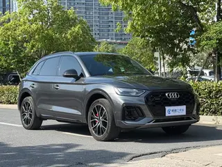 Audi Q5L 2024 45TFSI Deluxe dinámico exterior foto 3 Audi Q5L 2024 45TFSI Deluxe dinámico exterior foto 3