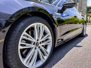 Audi A7L 2022 55 TFSI quattro S-line Traje negro tipo Zhiyuan exterior foto 6 Audi A7L 2022 55 TFSI quattro S-line Traje negro tipo Zhiyuan exterior foto 6