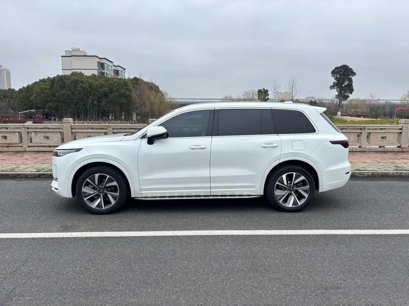 Li Auto ONE 2021 extended range 6 Seat plate exterior photo 3
