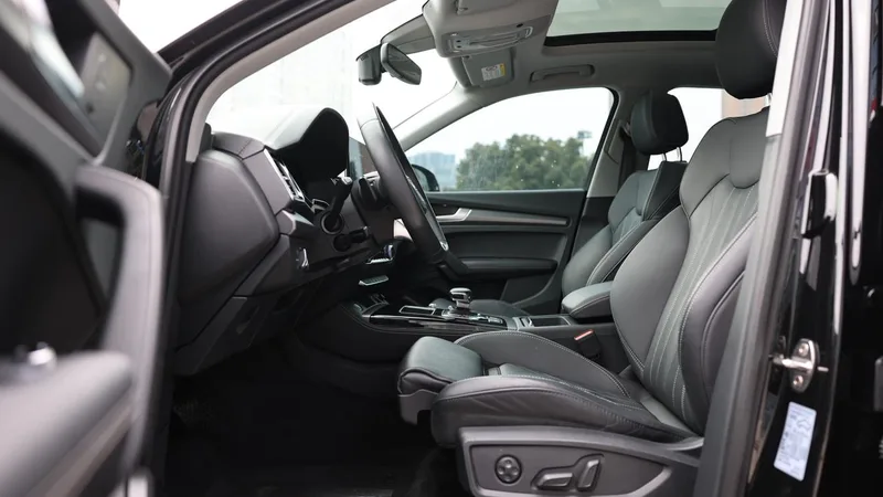 Audi Q5L 2022 40T Deluxe Dynamic interior photo 11