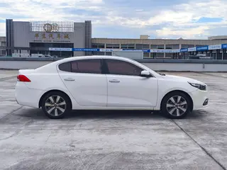Kia K4 2014 1.6T Automatique Turbo extérieur photo 4 Kia K4 2014 1.6T Automatique Turbo extérieur photo 4