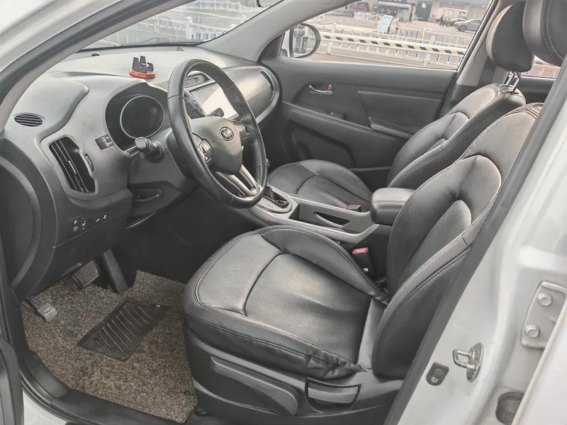 Kia Sportage 2015 2.0L Automatic two-drive version GLS interior photo 8