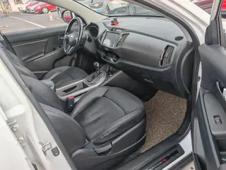Kia Sportage 2015 2.0L Automatic two-drive version GLS interior photo 9