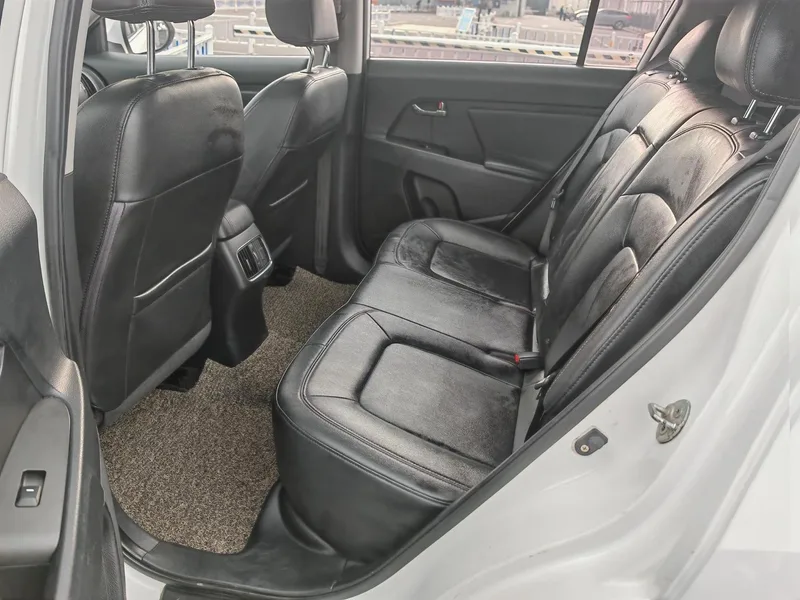 Kia Sportage 2015 2.0L Automatic two-drive version GLS interior photo 10