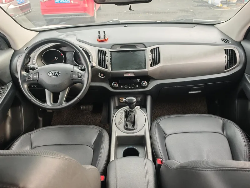 Kia Sportage 2015 2.0L Automatic two-drive version GLS interior photo 11