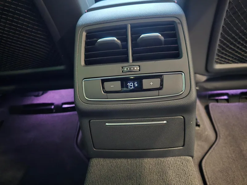 Audi A4L 2025 200 Version Yuexiang de dix mille véhicules 40 TFSI Type de luxe dynamique intérieur photo 13