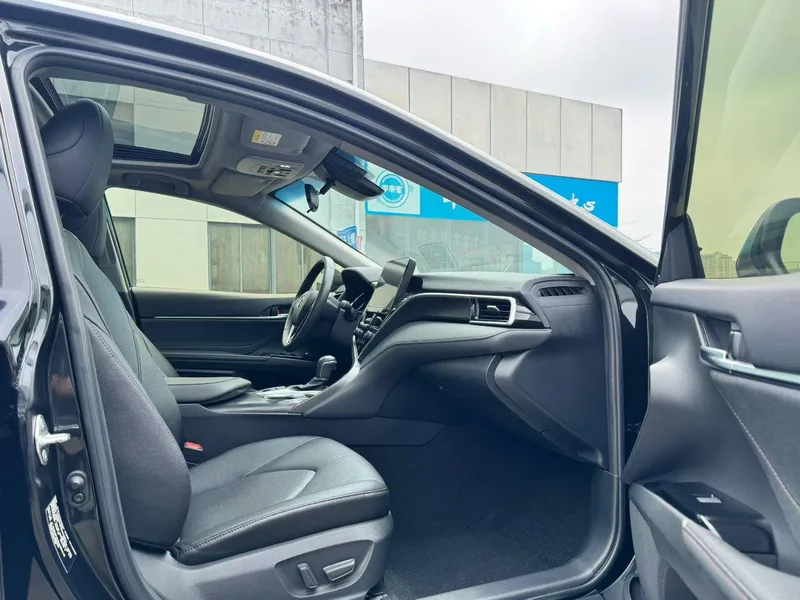 Toyota Camry 2018 2.0G Luxury Edition interior photo 6