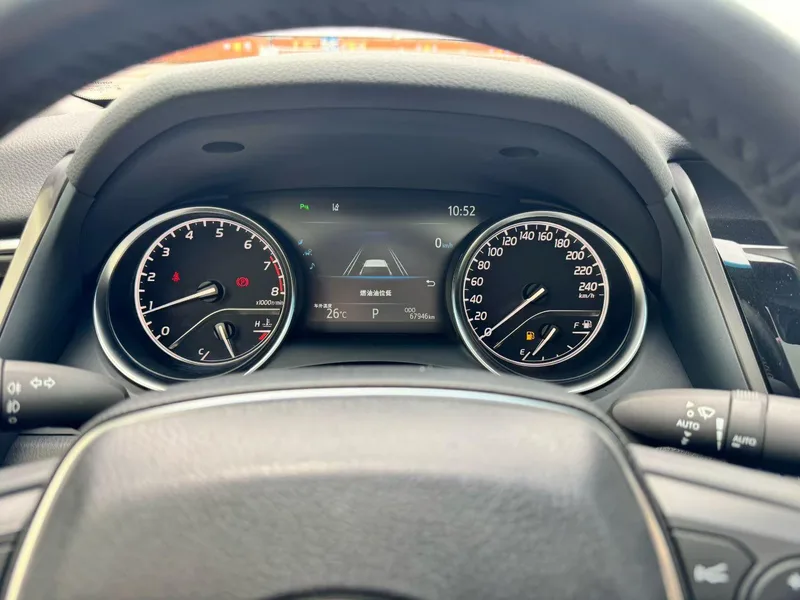 Toyota Camry 2018 2.0G Luxury Edition interior photo 9