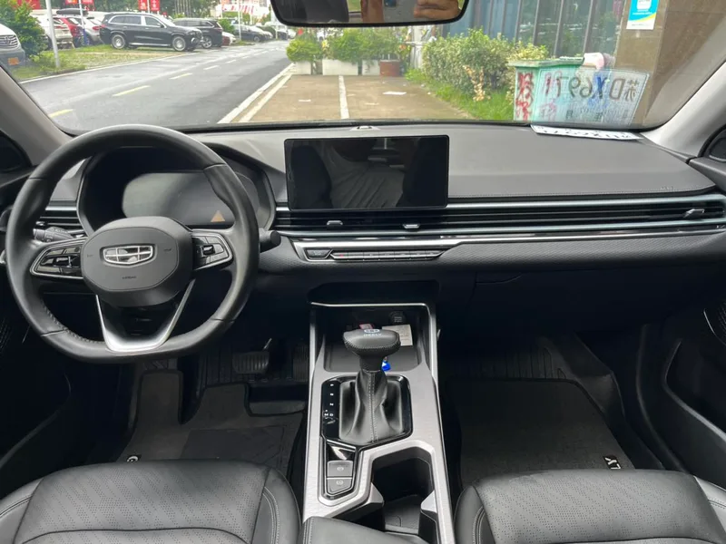 Geely Emgrand 2022 4th Gen 1.5L CVT Premium Trim interior photo 9