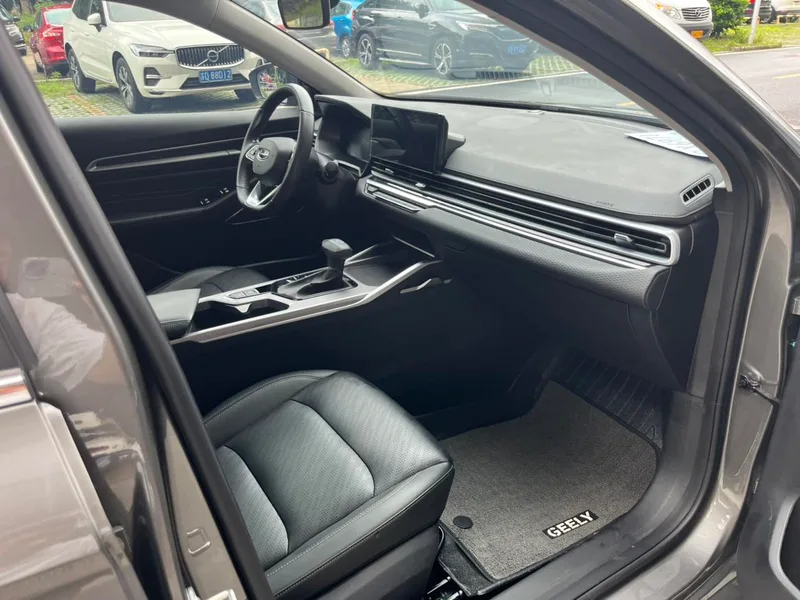 Geely Emgrand 2022 4th Gen 1.5L CVT Premium Trim interior photo 13