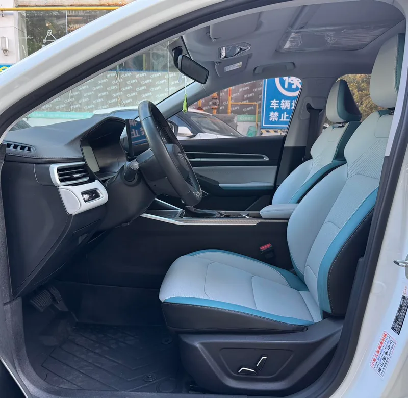Geely Emgrand 2023 4th Gen Champion Edition 1.5L CVT Luxury type interior photo 11 Geely Emgrand 2023 4th Gen Champion Edition 1.5L CVT Luxury type interior photo 11
