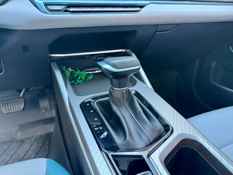 Geely Emgrand 2023 4th Gen Champion Edition 1.5L CVT Luxury type interior photo 13 Geely Emgrand 2023 4th Gen Champion Edition 1.5L CVT Luxury type interior photo 13