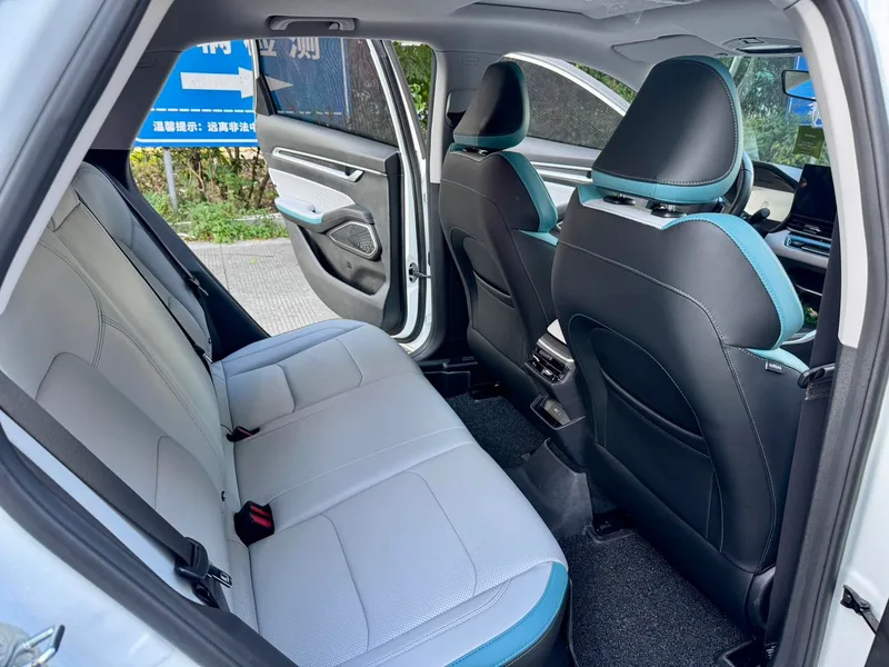 Geely Emgrand 2023 4th Gen Champion Edition 1.5L CVT Luxury type interior photo 16 Geely Emgrand 2023 4th Gen Champion Edition 1.5L CVT Luxury type interior photo 16